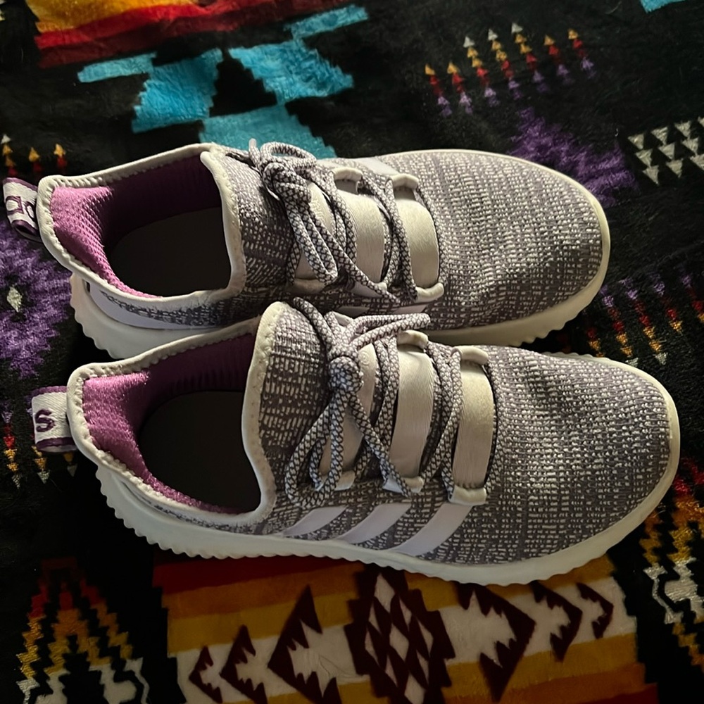 Adidas youth size 6, fits women 7.5 or 8. Purple, great condition.